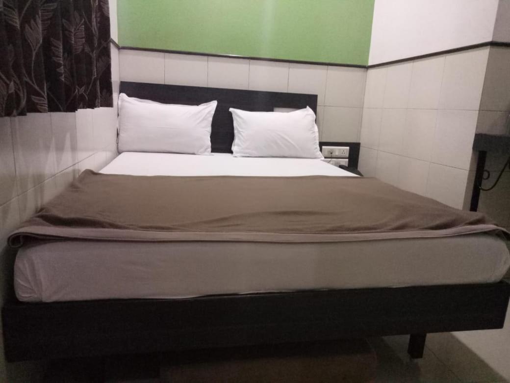 Hotel Sharda Mumbai Exterior photo